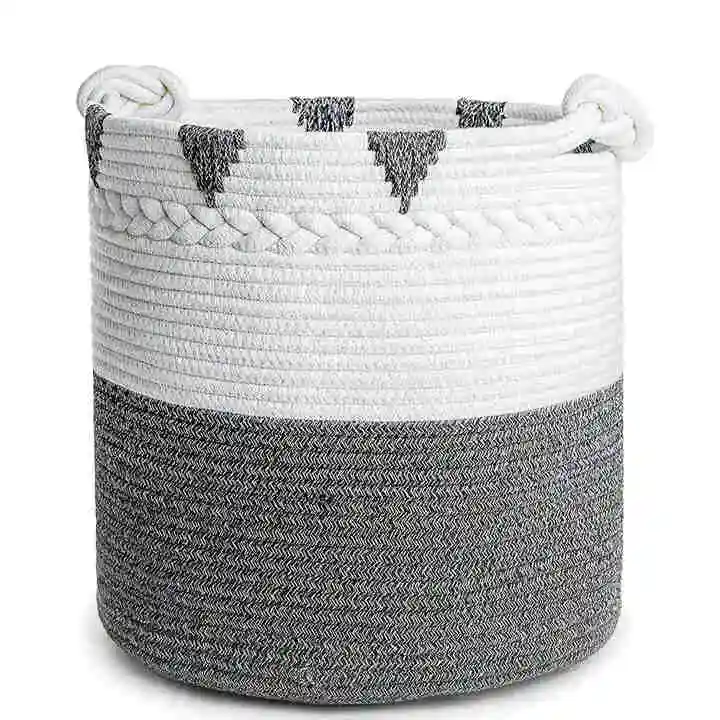 Grand panier de rangement en corde de coton.
