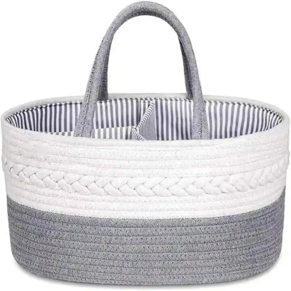 Panier de rangement pour articles bébé en corde de coton.