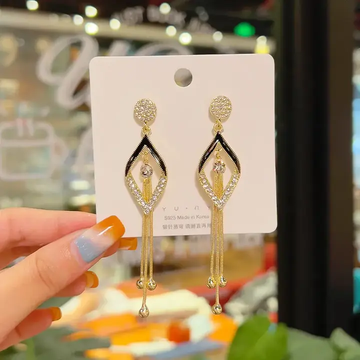 Boucles d'oreilles à crochet pour femme.