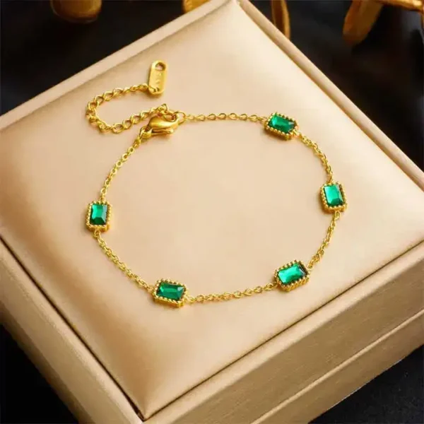 Bracelet carré en or 14 carat avec pierres préciseuses éméraude.