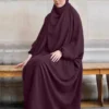 Jilabib longue robe avec hijab pourpre.